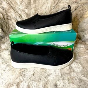 Women’s Easy Street black Arturn comfort flats size 10 wide